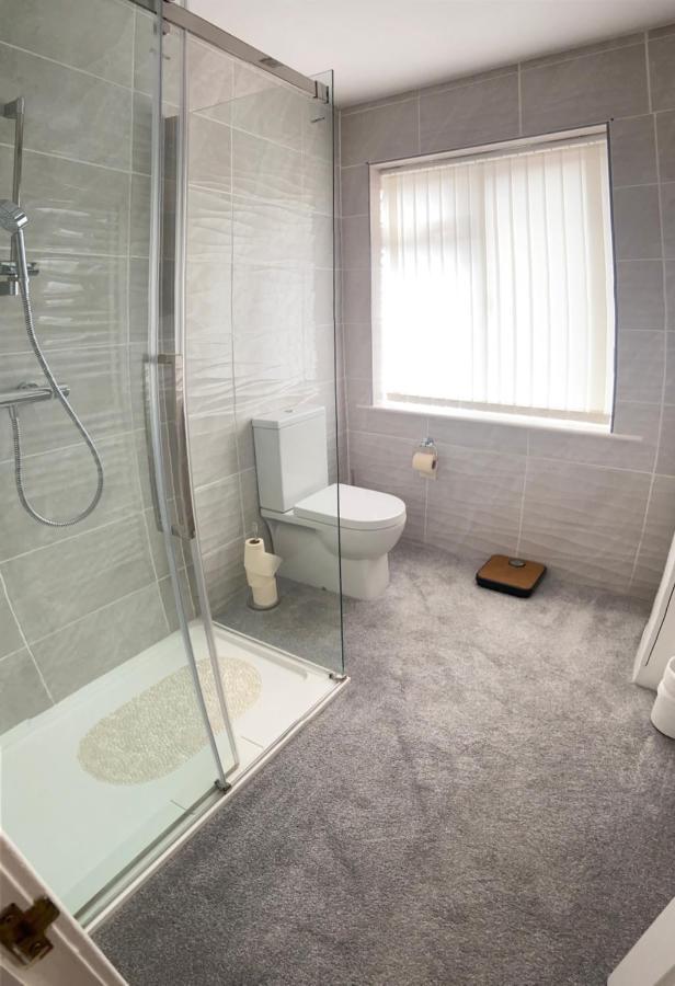 Large 4 Bedroom Home In Boston Spa Village In-Between York, Harrogate And Leeds, Sleeps 9 ภายนอก รูปภาพ