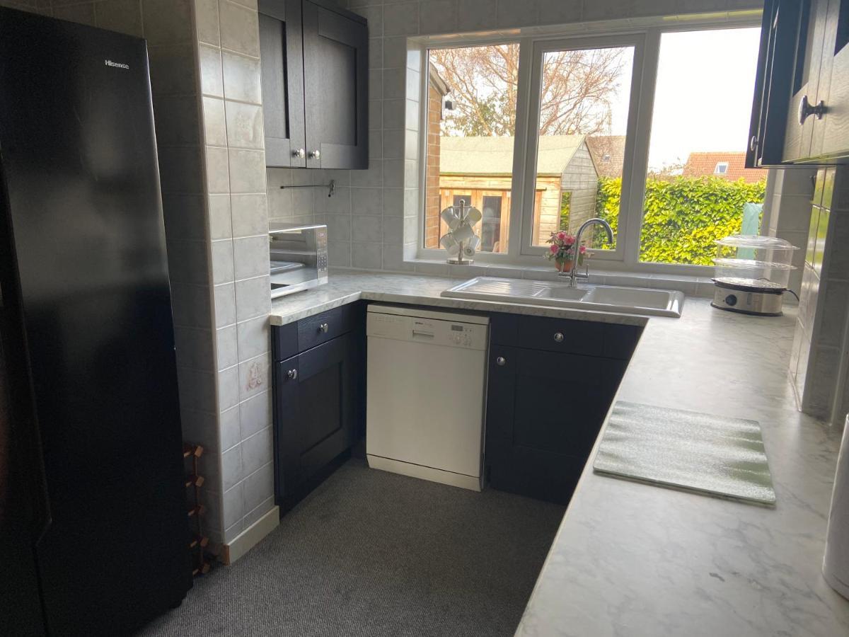 Large 4 Bedroom Home In Boston Spa Village In-Between York, Harrogate And Leeds, Sleeps 9 ภายนอก รูปภาพ