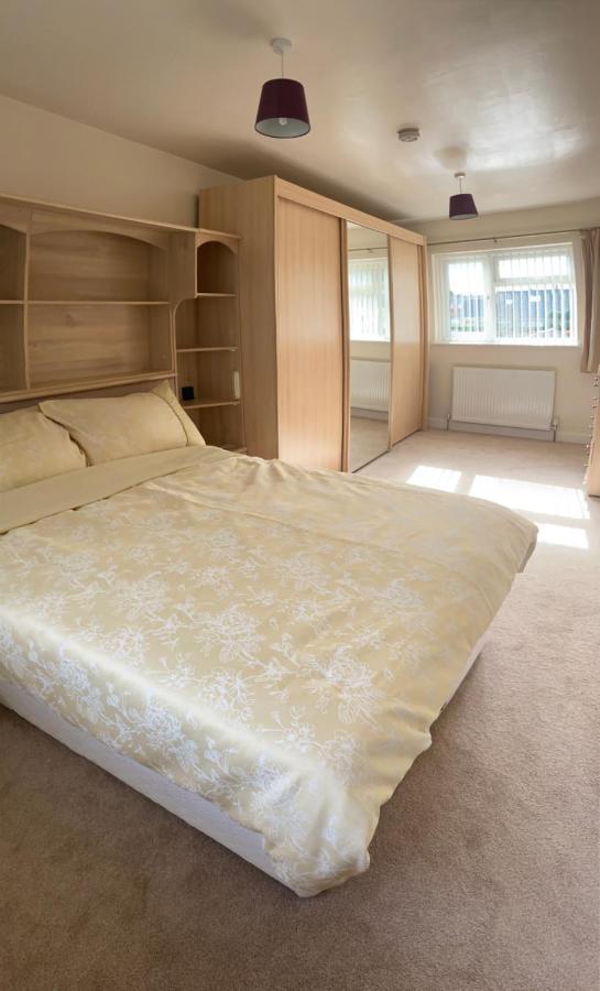 Large 4 Bedroom Home In Boston Spa Village In-Between York, Harrogate And Leeds, Sleeps 9 ภายนอก รูปภาพ