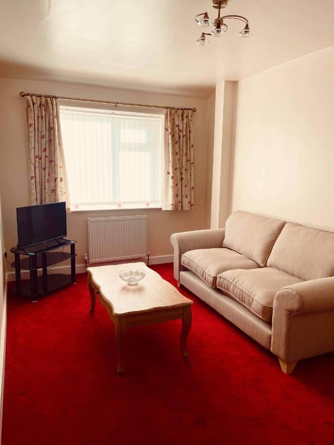 Large 4 Bedroom Home In Boston Spa Village In-Between York, Harrogate And Leeds, Sleeps 9 ภายนอก รูปภาพ