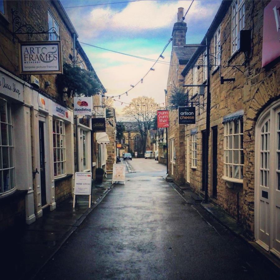 Large 4 Bedroom Home In Boston Spa Village In-Between York, Harrogate And Leeds, Sleeps 9 ภายนอก รูปภาพ