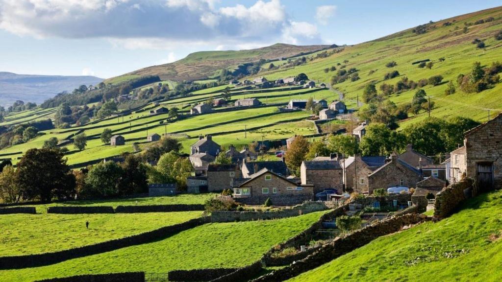 Large 4 Bedroom Home In Boston Spa Village In-Between York, Harrogate And Leeds, Sleeps 9 ภายนอก รูปภาพ