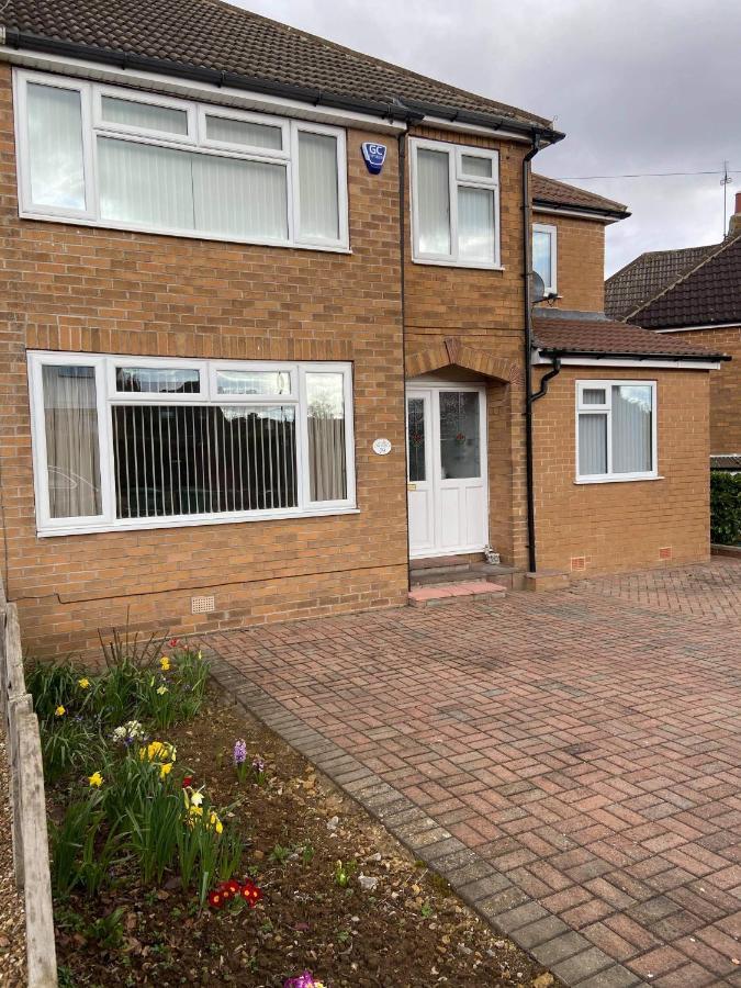 Large 4 Bedroom Home In Boston Spa Village In-Between York, Harrogate And Leeds, Sleeps 9 ภายนอก รูปภาพ