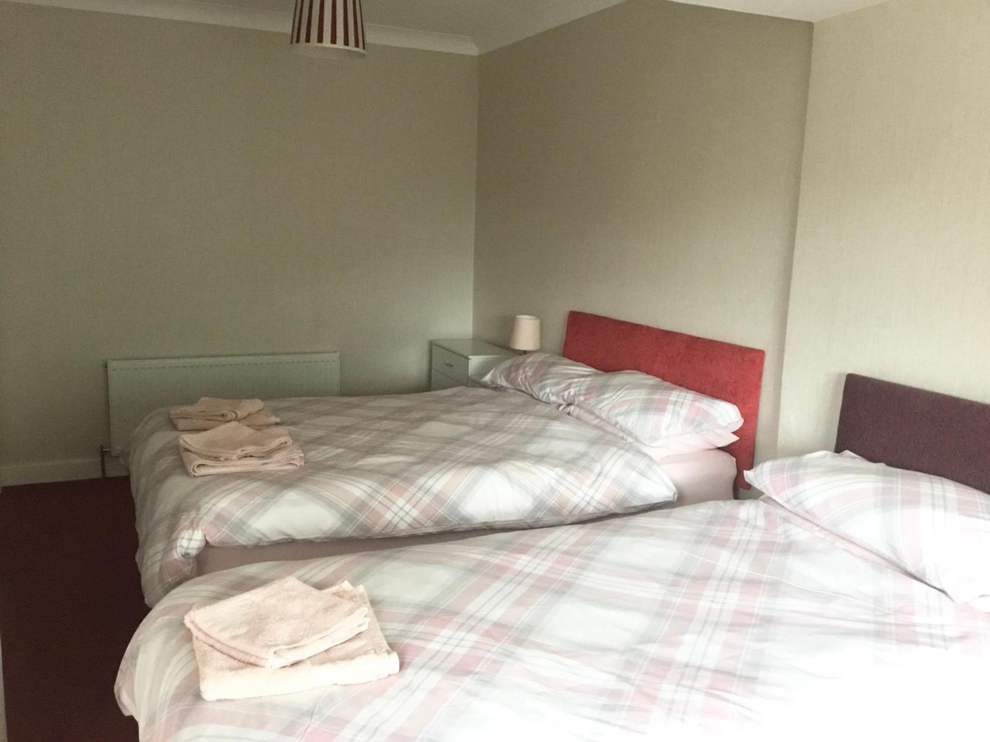 Large 4 Bedroom Home In Boston Spa Village In-Between York, Harrogate And Leeds, Sleeps 9 ภายนอก รูปภาพ